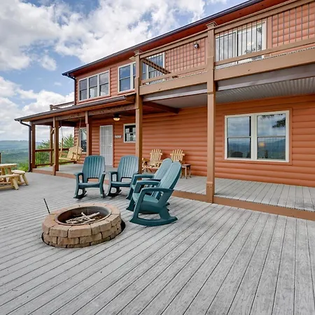 Blue Ridge Mountain Cabin With Views, 2 Mi To Dtwn!
